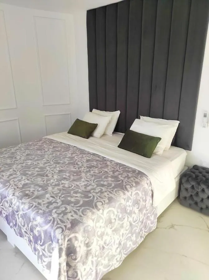 Penthouse Las Americas First Line De Lux アロナ